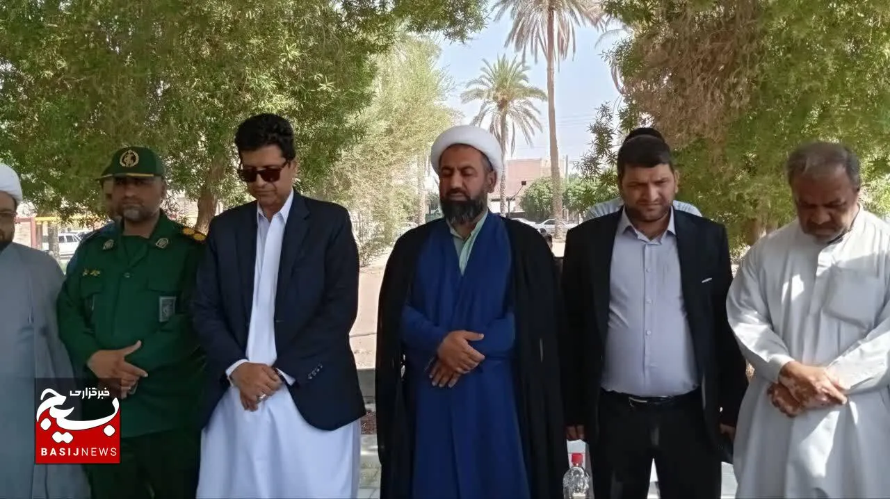 غبار روبی مزار شهدا بمناسبت  هفته دفاع مقدس در بمپور