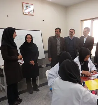 برگزاری کارگاه آموزش چرم‌دوزی مددجویان در تویسرکان