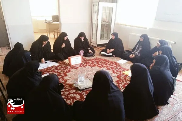 برگزاری جلسه توجیهی پیشگیری از طلاق در حوزه حضرت خدیجه (س) آبرومند
