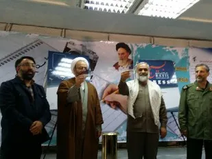 اهدای کارت خبرنگاری به سردار نقدی و حجت الاسلام تویسرکانی