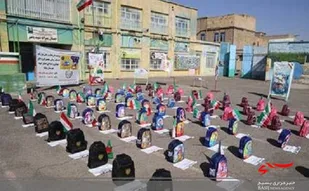 100 بسته آموزشی در بین دانش آموزان بی بضاعت میانه ای توزیع شد