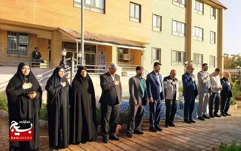 مراسم بدرقه کاروان راهیان نور دانش آموزی غرب دختران دبیرستان های متوسطه منطقه16 برگزار شد