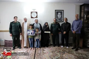دیدار جانشین نمایندگی ولی فقیه در سازمان بسیج با خانواده شهید دانش&zwnj;آموز &laquo;اسحاق علی عیوضی&raquo;