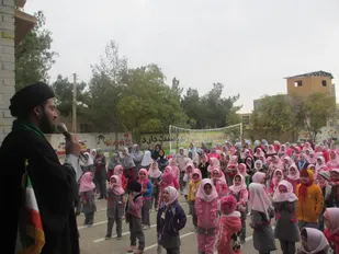 تلاش استکبار ایجاد فاصله بین نسل جوان با دین است