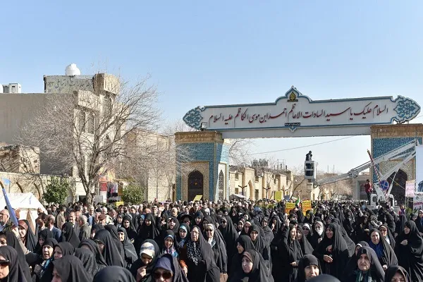 مردم فارس در محکومیت حمله تروریستی به حرم شاهچراغ (ع) راهپیمایی می‌کنند