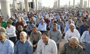 برگزاری نماز عید فطر در مصلای بزرگ اردستان/ تصاویر
