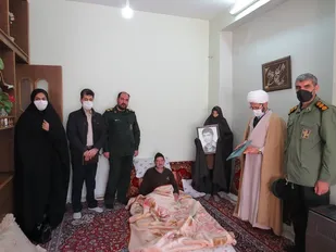 دیدار مجموعه نمایندگی ولی فقیه در ناحیه امام رضا (علیه السلام) با خانواده شهید تقی مکتوبیان