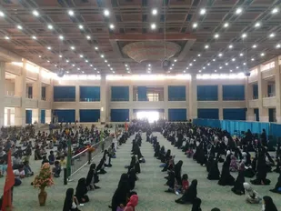 تمرین ده نودی&zwnj;های میبدی برای اجرای سرود &laquo;سلام فرمانده&raquo;
