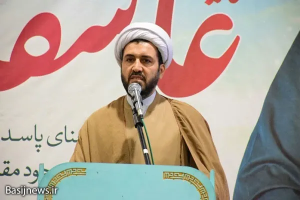 امروز سپاه در جهاد تبیین احساس مسئولیت می‌کند و عَلَم را به دست می‌گیرد