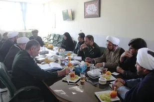 اقامه نماز از مهم ترین درس های عاشوراست