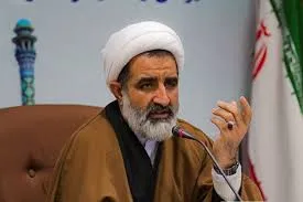 مسئولان به عنوان خادمان نظام باید در تحقق شعار سال پیشگام باشند