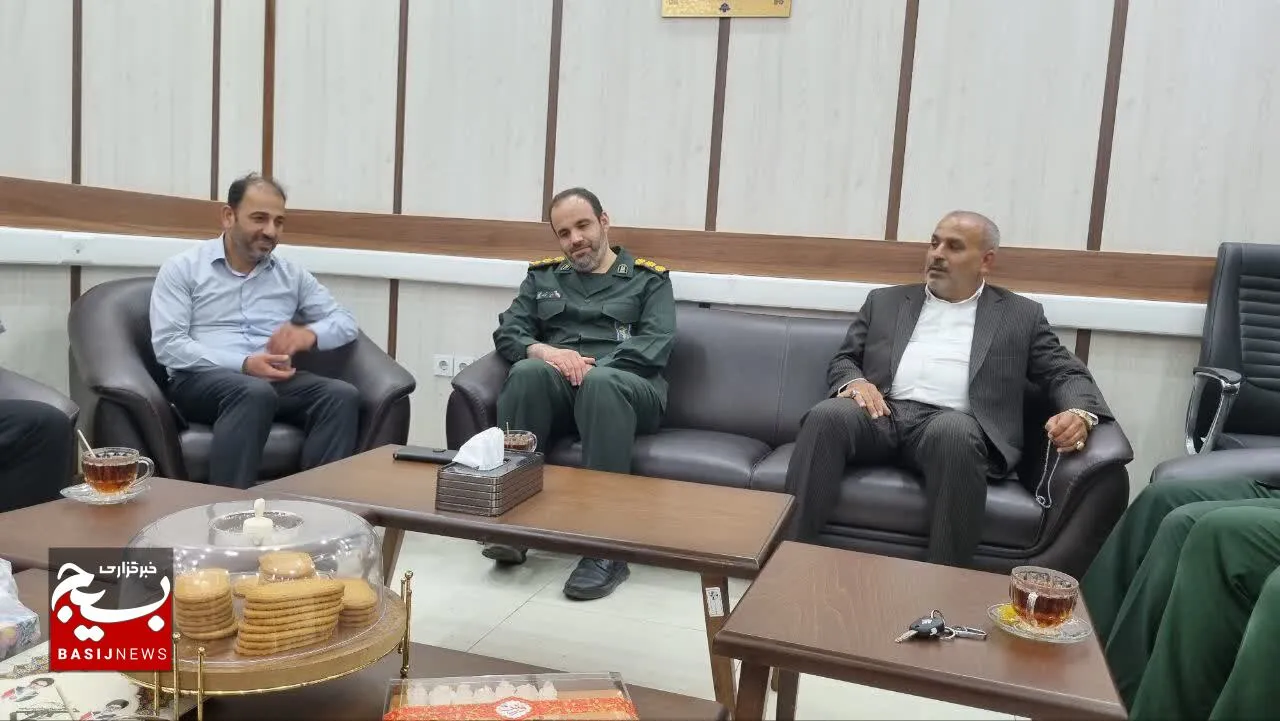 سرکشی فرمانده سپاه ناحیه ماهشهر از پایگاه‌های بسیج ادارات