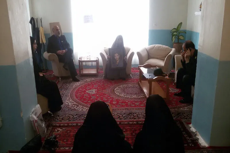 دیدار مسئولین سپاه ناحیه ملایر با خانواده شهید «رفعت‌جو»