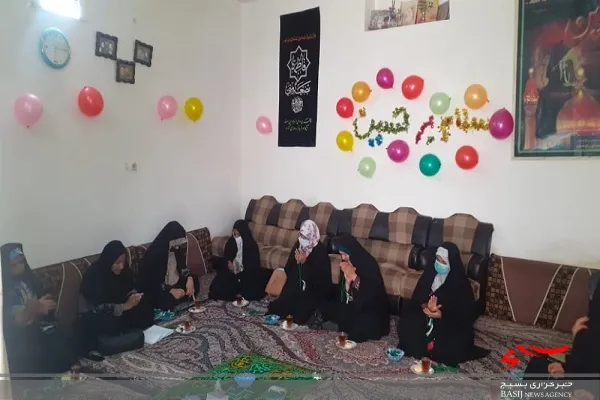 برگزاری جشن خانگی در منزل یکی از بسیجیان به مناسبت روز پاسدار