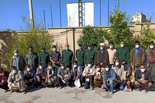 دلجویی از کارگران بی کار شده با تقدیم عکس سردار دل‌ها وپرداخت تعداد ۲۰ کارت هدیه