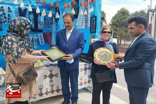 دندانپزشک جهادگر با خرید آثارهنری از صنعتگران استان حمایت کرد