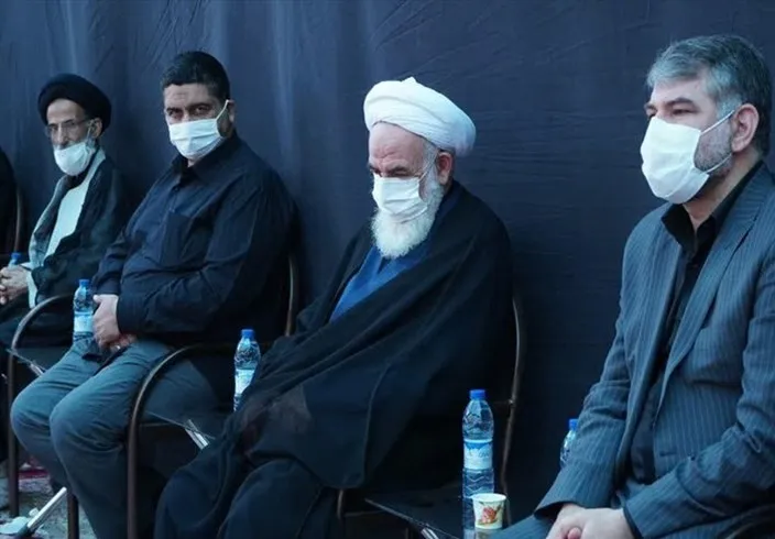 نماز ظهر عاشورا به امامت نماینده ولی فقیه در کاشان اقامه شد