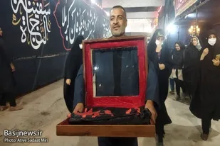 میزبانی زائران پاکستانی از بیرق حرم امام حسین(ع)