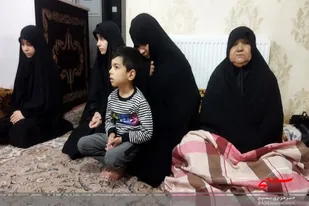 دیدار فرمانده نیروی زمینی سپاه با خانواده معظم شهید امنیت در زاهدان