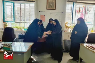 برنامه سپاس معلم در مدرسه مدرس شهر صالح آباد برگزار شد