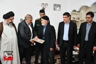 امام جمعه ماکو با خانواده شهید رحیمعلی آقازاده دیدار کرد