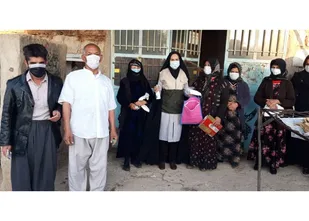 توزیع ماسک ومواد ضدعفونی عفونی کننده در قالب اردوی جهادی یکروزه در محله های شهر آسمان آباد