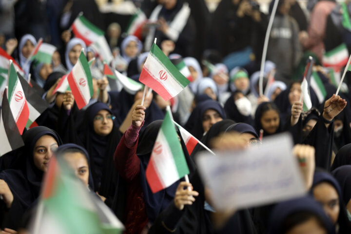 تجمع ۲ هزار نفری دانشآموزان زنجانی تجمع ۲ هزار نفری دانشآموزان زنجانی