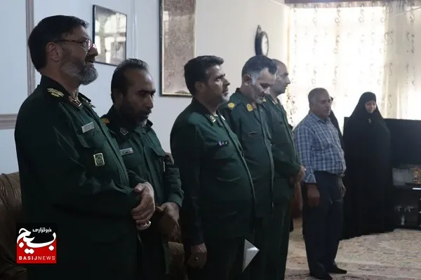 شهدا حق بزرگی بر گردن مردم ایران دارند