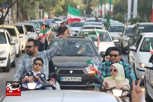 راهپیمایی خودرویی مردم دارالمجاهدین همدان در حمایت از نیروهای مسلح کشور