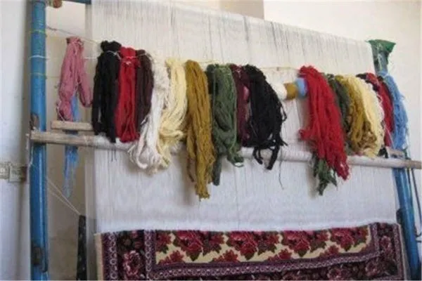 راه‌اندازی کارگاه قالیبافی به همت بسیج سازندگی در روستای ابرو