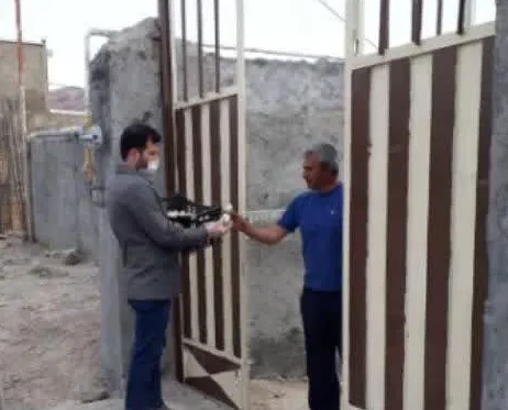 توزیع بسته‌های محلول ضدعفونی کننده در روستای دوشخراط  خوانسار به روایت تصویر