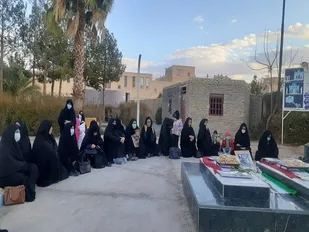 مراسم گرامیداشت دومین سالگرد حاج قاسم در کنار قبور شهدای گمنام مبارکه