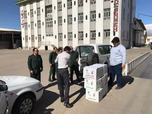 اهدا ۵۰ بسته معیشتی به کارگران فصلی شاهرود و بسطام+تصاویر