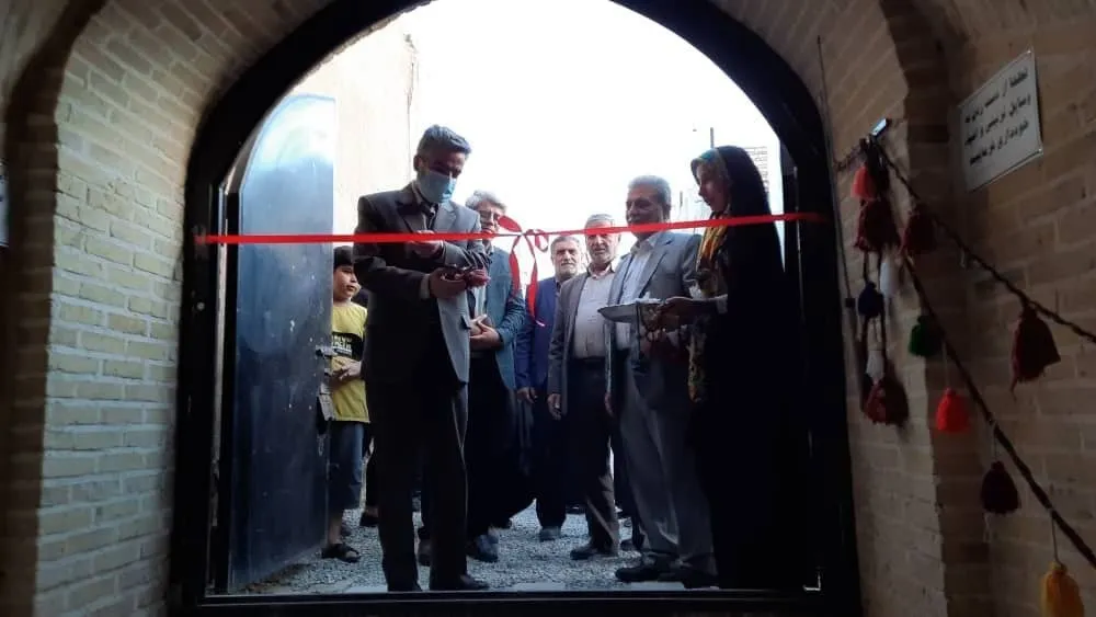 افتتاح نمایشگاه هنرهای دستی در پیشوا/ فرماندار: صنایع دستی هویت‌بخش میراث فرهنگی و گردشگری است