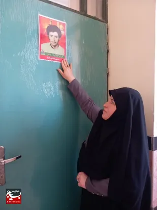 نصب تمثال شهدا بر سردرب کلاسهای تنگستان