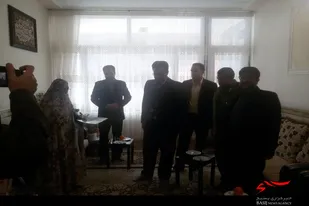 دیدار مسئول بسیج فرهنگیان ملایر با خانواده شهدا