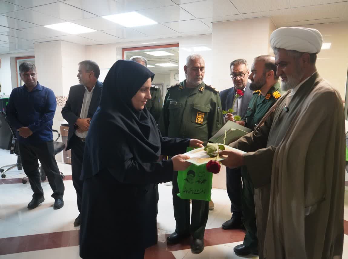 تجلیل مسئولان سپاه فتح از پرستاران در مانگاه امام صادق (ع) یاسوج + ( تصاویر)