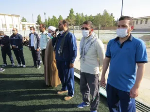 ما پشت به پشت هم برای دفاع از این انقلاب ایستاده ایم
