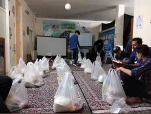 توزیع  بسته های معیشتی توسط کانون بسیج مهندسین عمران و معماری شهرستان زرند