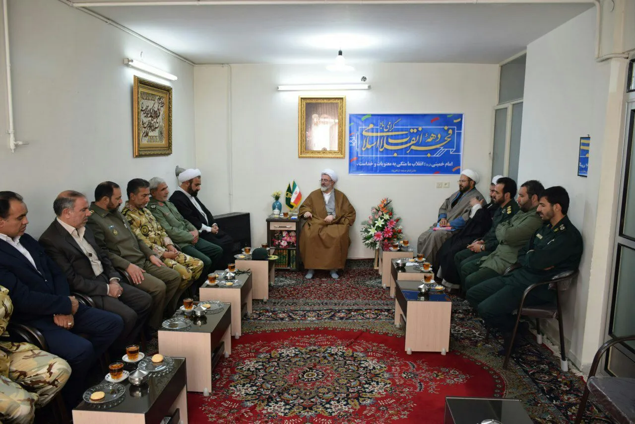 دیدار فرماندهان و مسئولین نمایندگی ولی فقیه نیروهای مسلح شهرستان با امام جمعه شاهرود