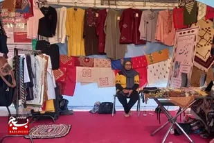 وقتی هنر صنایع&zwnj;دستی چرخ زندگی را چرخاند/ عرضه هنر دست بانوان سیستان و بلوچستان در نمایشگاه &rlm;صنایع&zwnj;دستی ایران