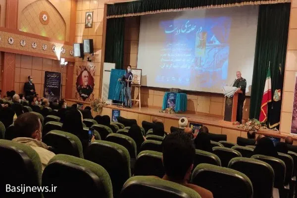شهید سلیمانی برای دستیابی به هدف مقدس درگیر حزب و جناح نشد