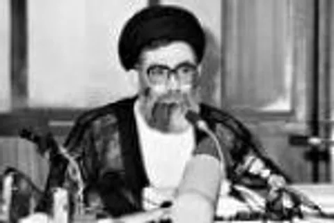 نگاهی به شیوه‌های مبارزاتی امام خامنه‌ای