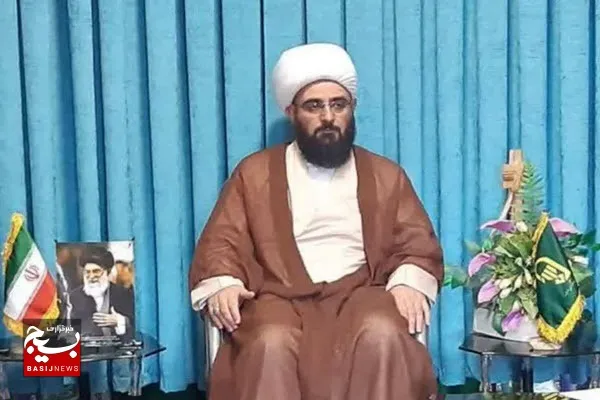 دشمن سعی دارد ایمان و امید را از جامعه ما بگیرد