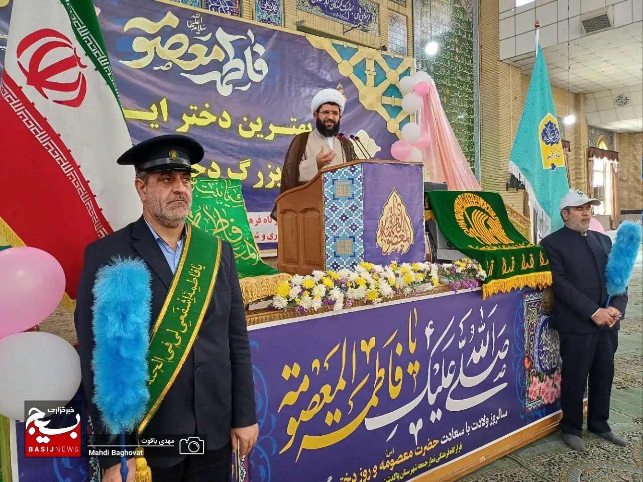 دشمن تمام همت و تلاشش برای ایجاد تفرقه و بدبینی و اختلاف بین مردم و روحانیت است