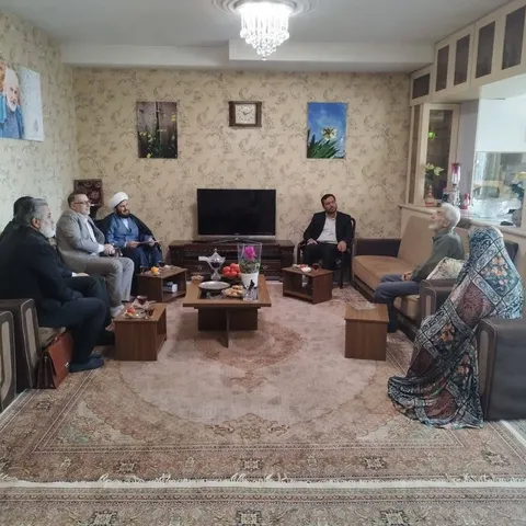 دیدار مسئولان بسیج هنرمندان کشور با هنرمند پیشکسوت استان قزوین