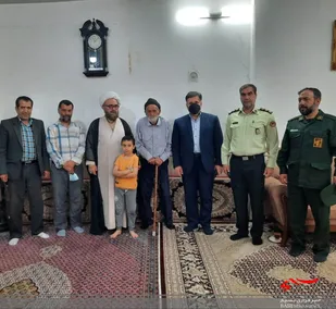 دیدار فرمانده سپاه اشتهارد از خانواده شهیدان  "صدری" و "خلج"