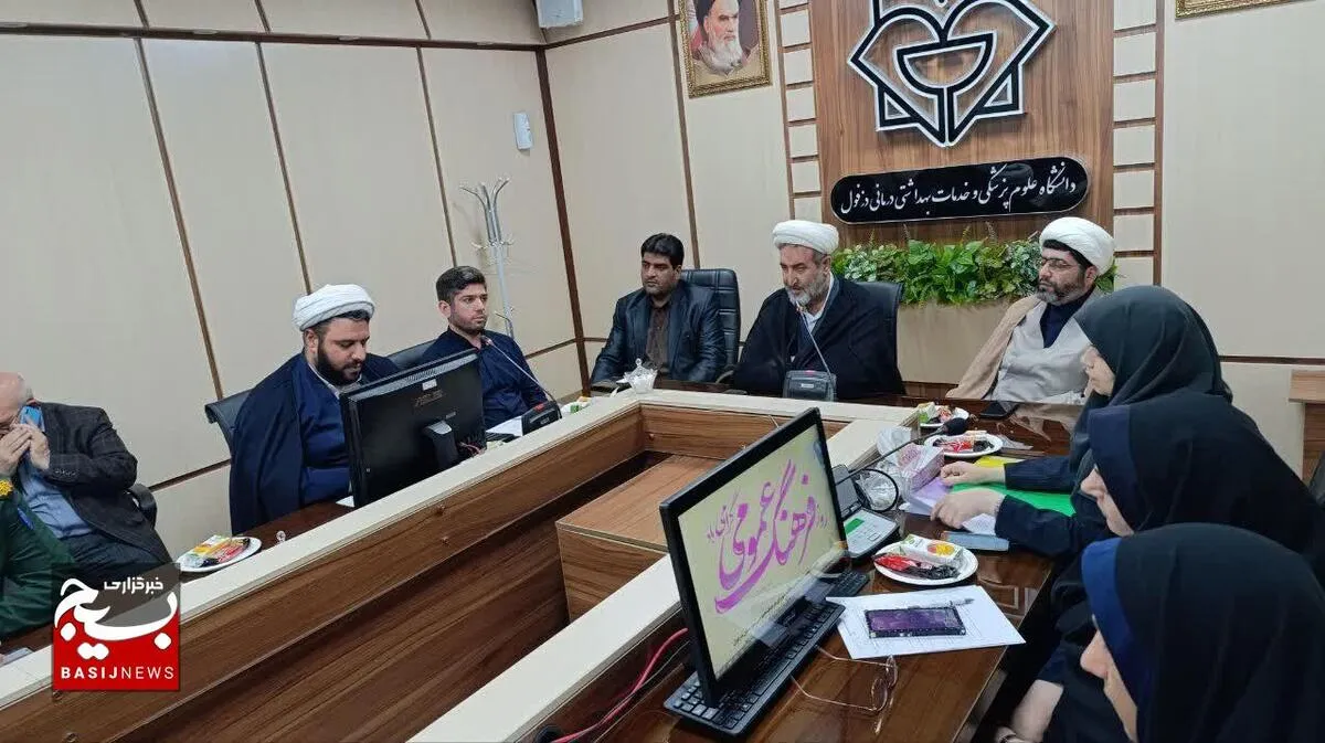 تالارهای اندیشه برای حل مسائل فرهنگی تشکیل شود