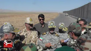 بازدید فرمانده کل ارتش از پروژه انسداد مرزی تایباد؛ گامی مؤثر در ارتقای امنیت شرق کشور