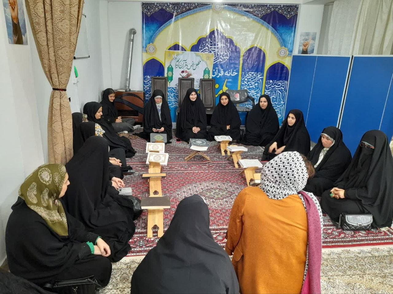 پایگاه بسیج خدیجه (س) شاندرمن با« قرآن ، جهاد و خدمت به مردم» الگوی جامعه شده است پایگاه بسیج خدیجه (س) شاندرمن با« قرآن ، جهاد و خدمت به مردم» الگوی جامعه شده است